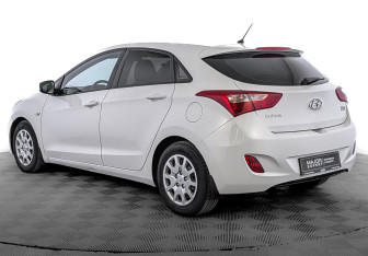 Подержанный автомобиль Hyundai i30 Hatchback 2012 года (7 фото)