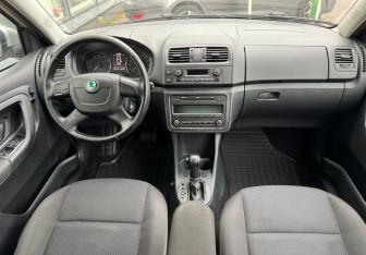 Подержанный автомобиль Skoda Fabia Hatchback 2012 года (9 фото)