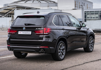 Подержанный автомобиль BMW X5 2014 года (5 фото)