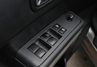 Подержанный автомобиль Nissan X-Trail 2011 года (14 фото)