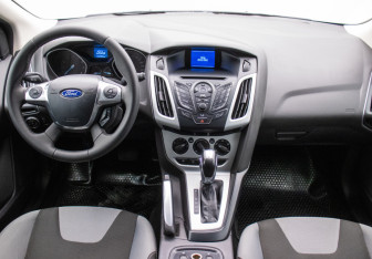 Подержанный автомобиль Ford Focus Hatchback 2012 года (13 фото)