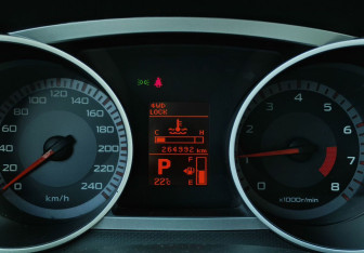 Подержанный автомобиль Citroen C-Crosser 2008 года (16 фото)