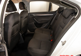 Подержанный автомобиль Skoda Octavia Liftback 2017 года (10 фото)