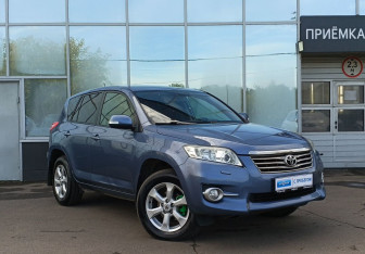 Подержанный автомобиль Toyota RAV4 2011 года (3 фото)