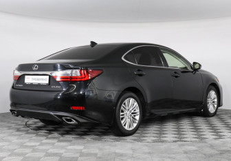 Подержанный автомобиль Lexus ES 2016 года (5 фото)