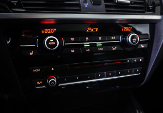 Подержанный автомобиль BMW X3 2016 года (20 фото)