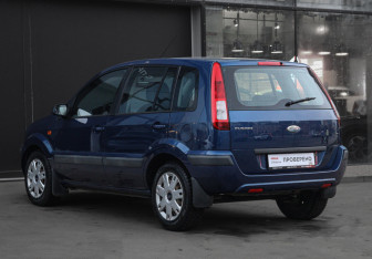 Подержанный автомобиль Ford Fusion 2008 года (7 фото)