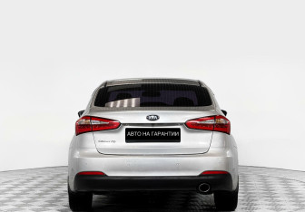 Подержанный автомобиль Kia Cerato Sedan 2014 года (6 фото)