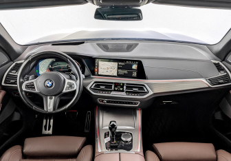 Подержанный автомобиль BMW X5 2021 года (14 фото)
