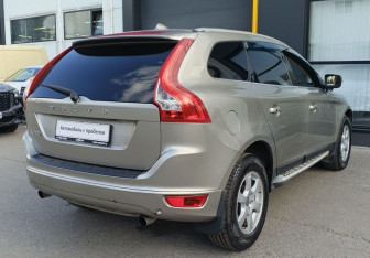 Подержанный автомобиль Volvo XC60 2010 года (5 фото)