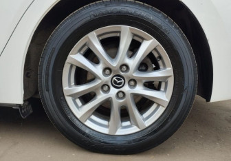 Подержанный автомобиль Mazda 3 Sedan 2016 года (14 фото)