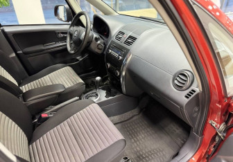 Подержанный автомобиль Suzuki SX4 Hatchback 2010 года (14 фото)