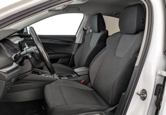 Подержанный автомобиль Skoda Octavia Liftback 2021 года (20 фото)