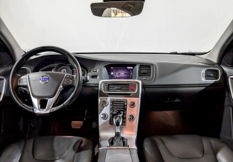 Подержанный автомобиль Volvo S60 Cross Country 2018 года (14 фото)