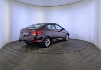 Подержанный автомобиль Hyundai Solaris Sedan 2012 года (5 фото)