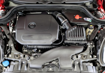 Подержанный автомобиль MINI Hatch 2021 года (9 фото)