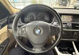 Подержанный автомобиль BMW X3 2013 года (11 фото)