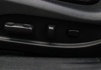 Подержанный автомобиль Hyundai Sonata 2010 года (15 фото)