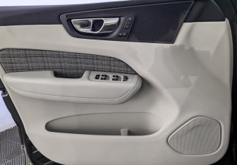 Подержанный автомобиль Volvo XC60 2020 года (19 фото)