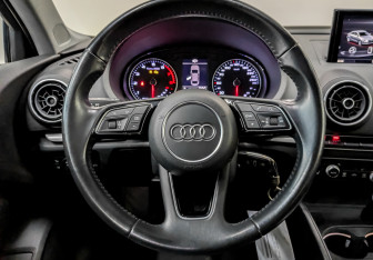 Подержанный автомобиль Audi A3 Sedan 2017 года (22 фото)