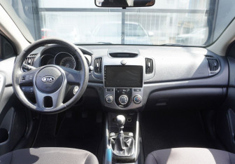 Подержанный автомобиль Kia Cerato Sedan 2011 года (12 фото)