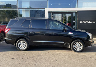 Подержанный автомобиль SsangYong Stavic 2013 года (4 фото)
