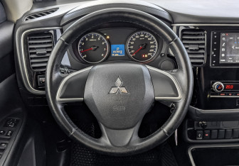 Подержанный автомобиль Mitsubishi Outlander 2021 года (22 фото)