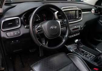 Подержанный автомобиль Kia Sorento 2018 года (14 фото)