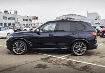 Подержанный автомобиль BMW X5 2018 года (10 фото)