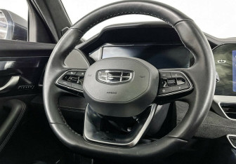 Подержанный автомобиль Geely Monjaro 2024 года (12 фото)