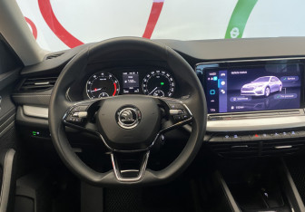 Подержанный автомобиль Skoda Octavia Liftback 2021 года (12 фото)