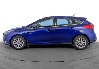 Подержанный автомобиль Ford Focus Hatchback 2016 года (8 фото)