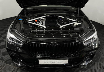 Подержанный автомобиль BMW X5 2022 года (10 фото)