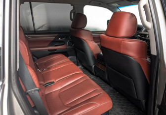 Подержанный автомобиль Lexus LX 2017 года (18 фото)