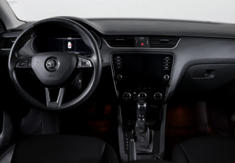 Подержанный автомобиль Skoda Octavia Wagon 2019 года (12 фото)