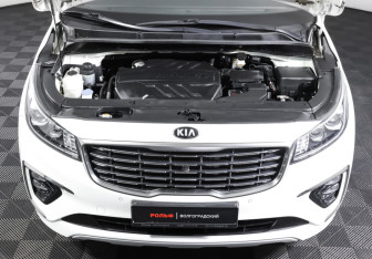 Подержанный автомобиль Kia Carnival 2019 года (9 фото)