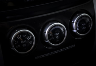 Подержанный автомобиль Mitsubishi Pajero Sport 2015 года (16 фото)