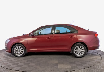 Подержанный автомобиль Skoda Rapid Liftback 2022 года (8 фото)
