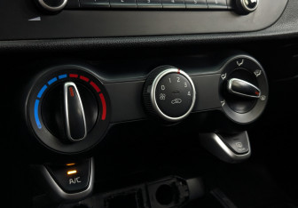 Подержанный автомобиль Kia Rio Hatchback 2021 года (20 фото)