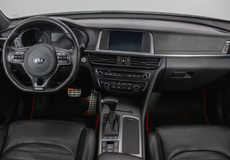 Подержанный автомобиль Kia Optima Sedan 2017 года (13 фото)