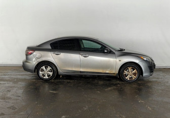 Подержанный автомобиль Mazda 3 Sedan 2011 года (8 фото)