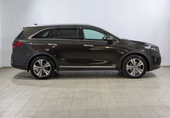 Подержанный автомобиль Kia Sorento 2018 года (11 фото)