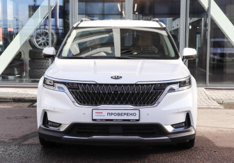 Подержанный автомобиль Kia Carnival 2020 года (2 фото)