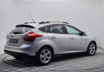 Подержанный автомобиль Ford Focus Hatchback 2012 года (5 фото)