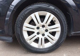 Подержанный автомобиль Opel Astra Hatchback 2008 года (9 фото)