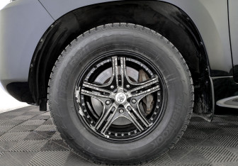 Подержанный автомобиль Toyota Land Cruiser Suv 2016 года (18 фото)