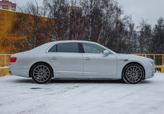 Подержанный автомобиль Bentley Flying Spur 2014 года (3 фото)
