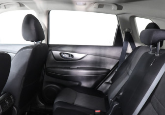 Подержанный автомобиль Nissan X-Trail 2018 года (11 фото)