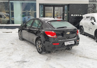 Подержанный автомобиль Chevrolet Cruze Hatchback 2013 года (7 фото)