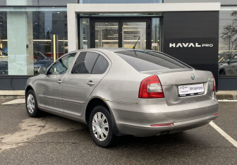 Подержанный автомобиль Skoda Octavia Liftback 2011 года (7 фото)